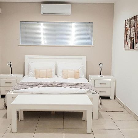 Feather Self Catering Accommodation วินด์ฮุก ภายนอก รูปภาพ